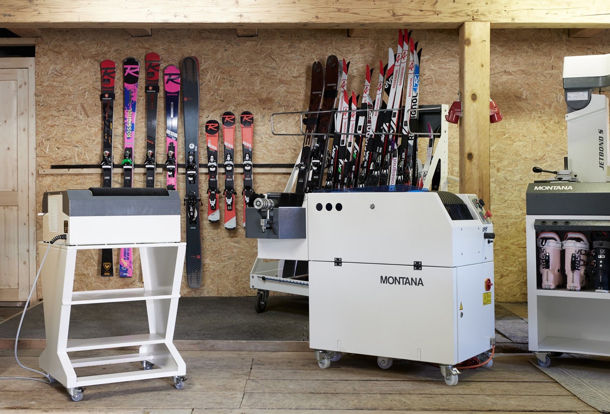 Manual ski service machines